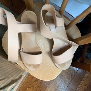 Heeled beige sandals